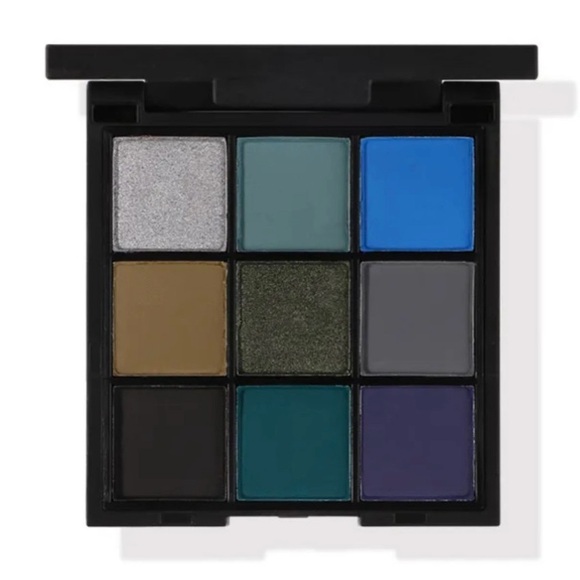 Eyeshadow Palette Makeup - Picture 5 of 5